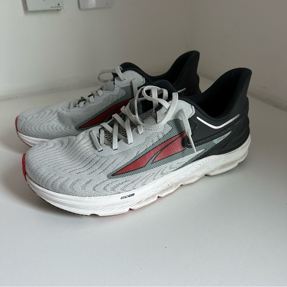 WORN ONCE! Men’s Altra Torin 6